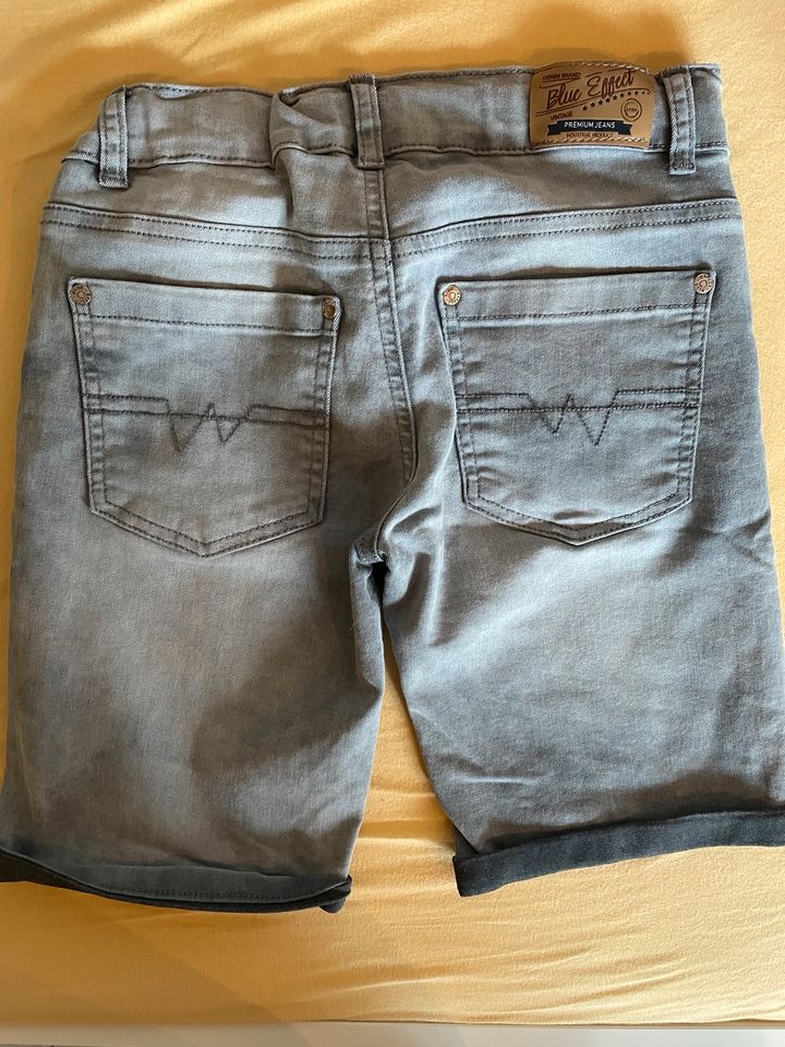 Tolle Shorts , Kurze Jeans Blue Effect  Gr. 140 TOP !!! in Gammertingen