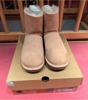 NEU UGG Stiefel Boots rosa mit Schleife Größe 42 Hessen - Neuhof Vorschau