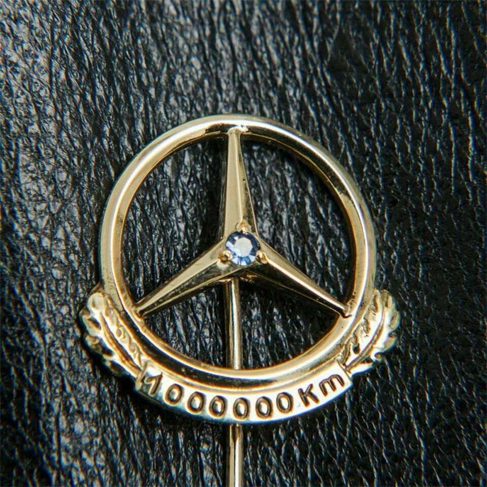 Mercedes Benz Pin 1.000.000/ 1000000 Km Gold & Saphir Pin Poliert in Igel