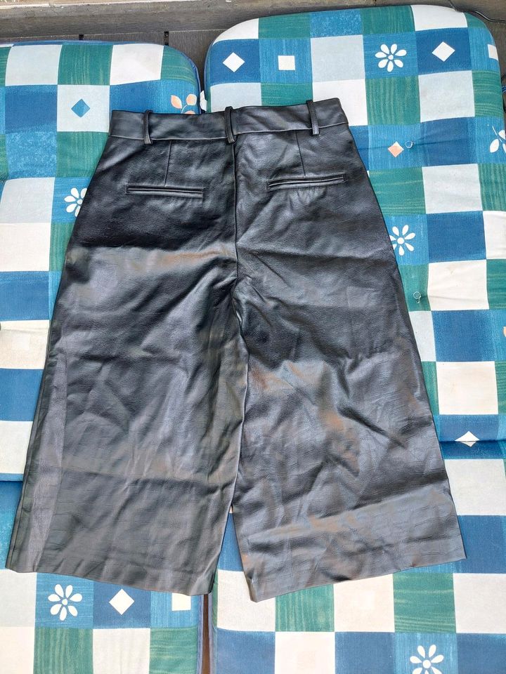 Zara Lederimitat Culotte Gr.M Schwarz Top Zustand  !!! in Berlin