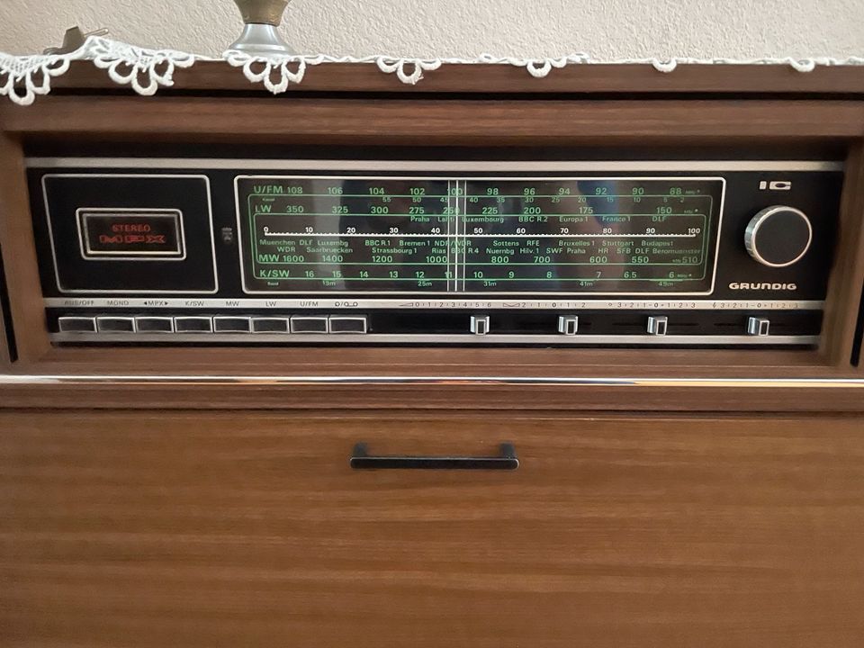 Konzertschrank Grundig Mandello 10 mit Plattenwechsler in Schiltach