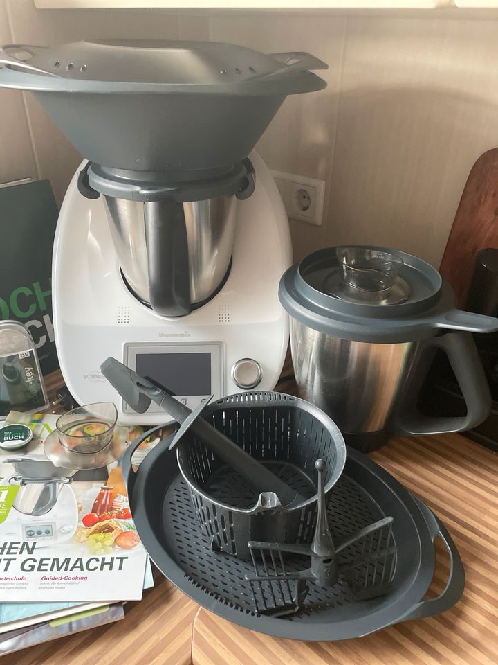 Thermomix TM5 mit viel Zubehör in Gladbeck