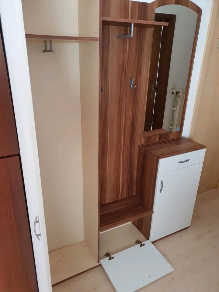 Garderobe mit Spiegel in Nauheim