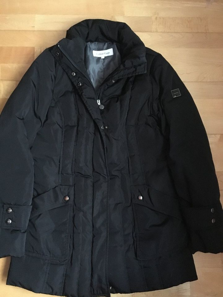 Calvin Klein Daunen Jacke Winterjacke schwarz Größe S in Königsbrunn