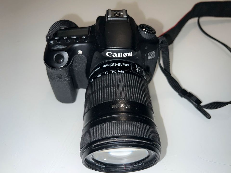 Canon EOS 60D + Canon Objektiv EFS 18-135mm in Köln