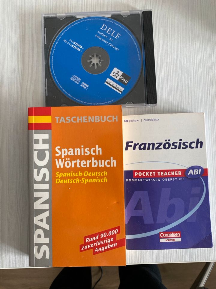 Spanisch / Französisch Wörterbuch & DELF B1 CD in Wiesbaden