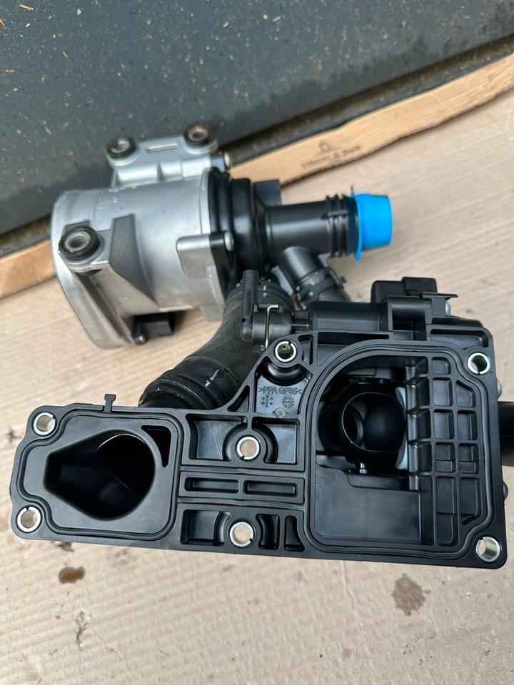 Mercedes NEU Wasserpumpe M256 A2562000500 inkl. A2560105800 in Remscheid