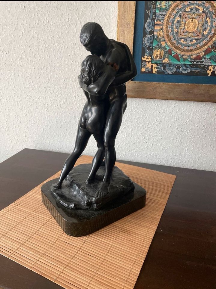 Der Kuss Skulptur ähnlich Rodin Küssendes Paar in Köln