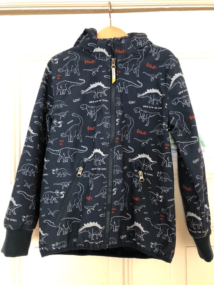 Softshell Jacke von H&M, Dinos, Gr. 128 in Sassnitz