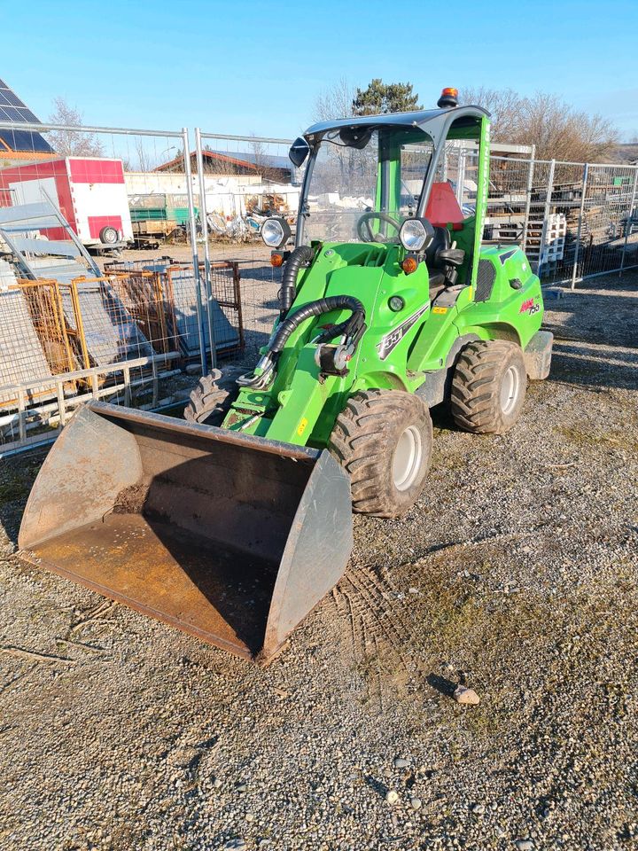 Arbeitsbühnen Minibagger Radlader Häcksler Baumaschinen Vermietung in Gottenheim