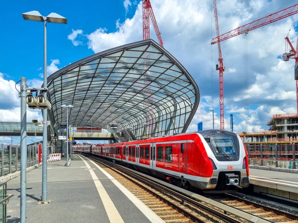 HAMBURG: AUSHILFEN FÜR DIE S-BAHN HAMBURG in Hamburg