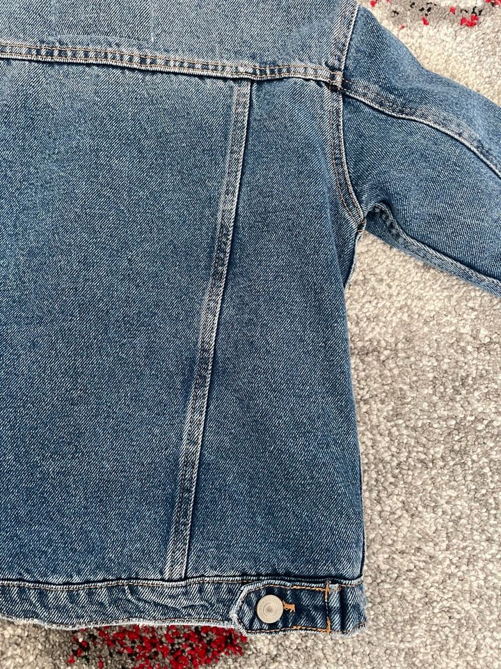 Zara kinder Jeans Fleece Jacke 122 in Neubrandenburg