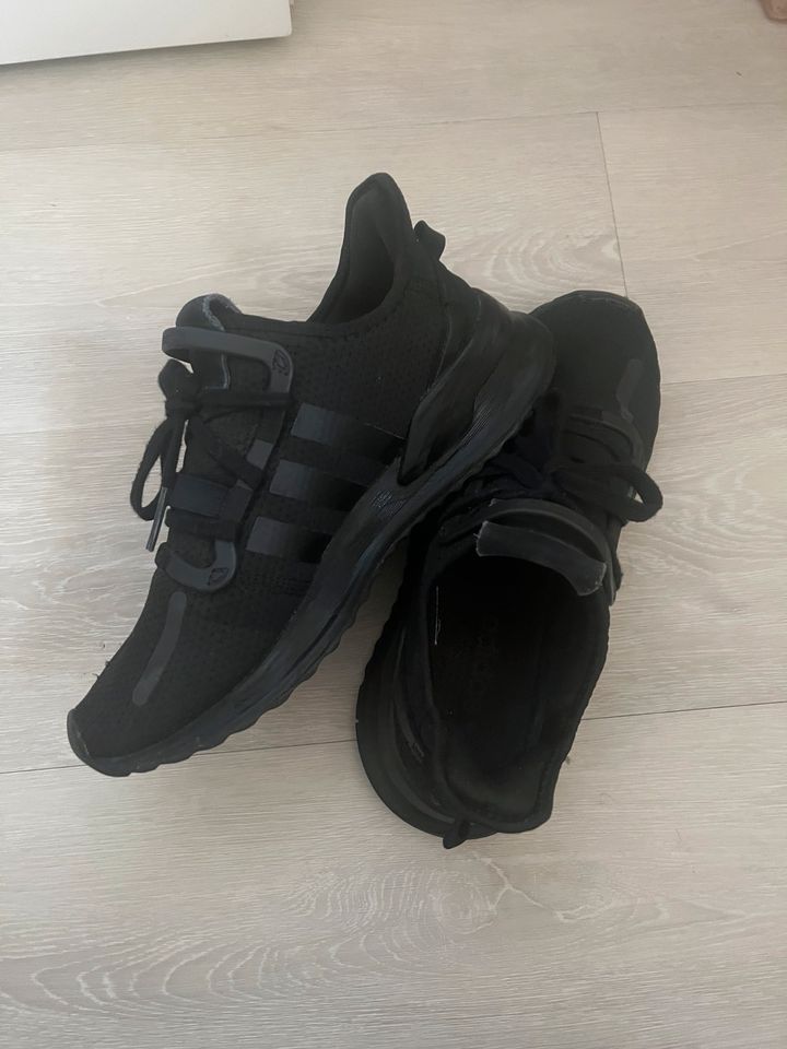 Schuhe Adidas Größe 40 in Stuttgart