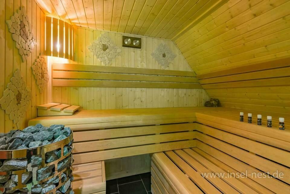 Luxus Traumsuite Whirlpool Sauna Kaminofen Himmelbett Garten in Elsdorf