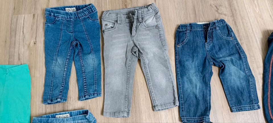 Hosen/ Jeans/ Jogginghose Größe 80 in Waghäusel