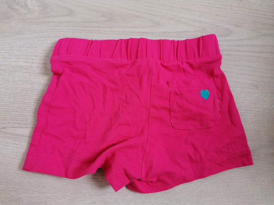 Pinke Shorts mit Herzchen in Balingen