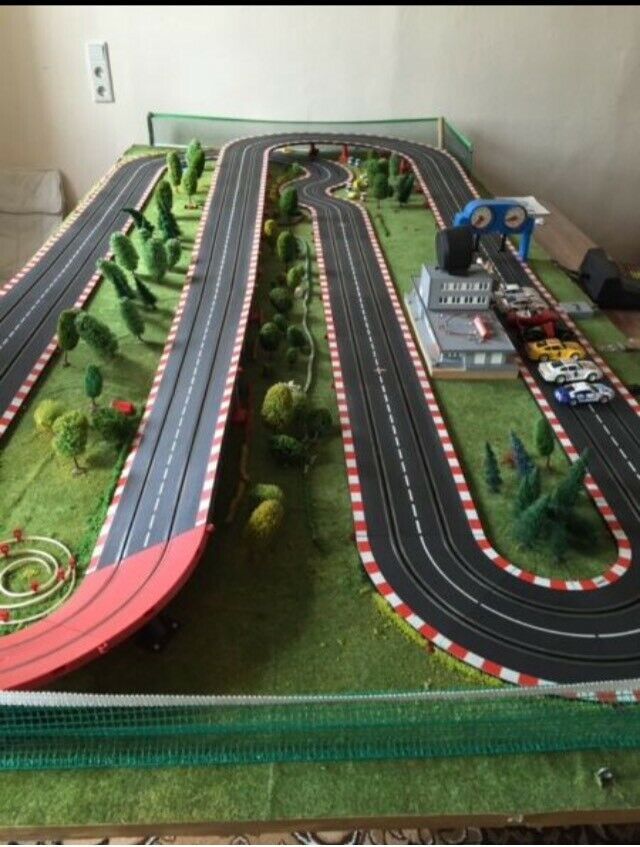 Große Carrera Bahn mit viel Zubehör in Nordrhein-Westfalen - Odenthal |  Weitere Spielzeug günstig kaufen, gebraucht oder neu | eBay Kleinanzeigen  ist jetzt Kleinanzeigen