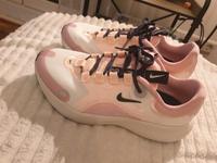 Nike Schuhe Sneaker ungetragen Brandenburg - Ludwigsfelde Vorschau