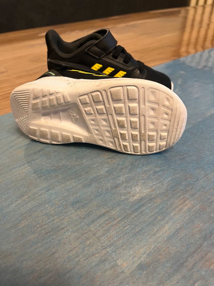 Adidas Turnschuhe in Hof (Saale)