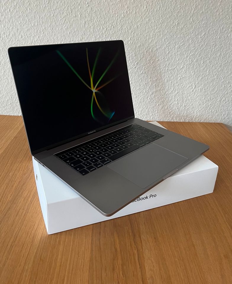 MacBook Pro 2016 - 15,4 Zoll - Touch Bar in Tübingen