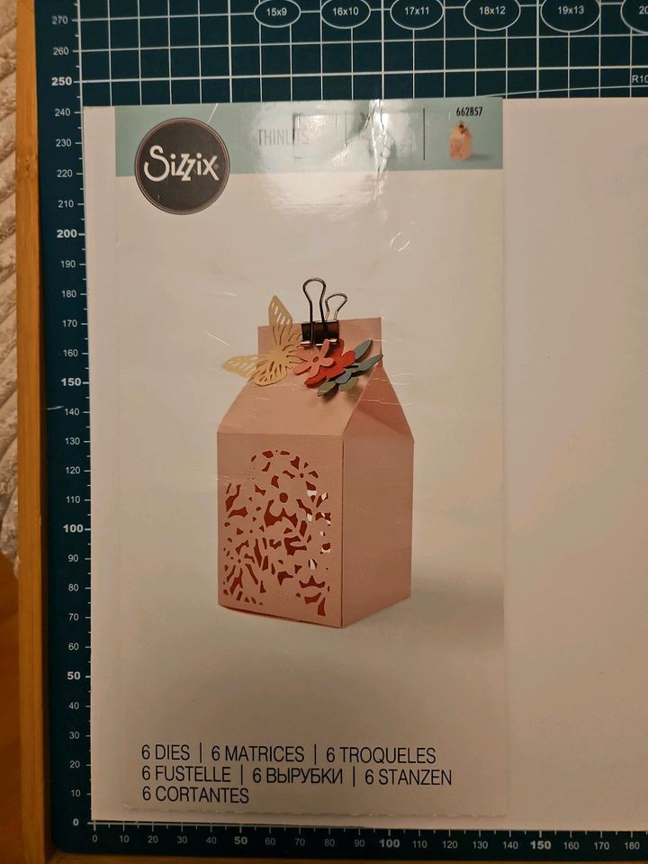 Sizzix Stanzschablonen Schachteln/ Geblümte Geschenkbox in Unterhaching