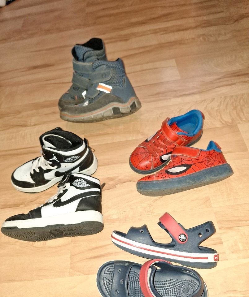 27-29 Schuhe Sneaker Wasserschuhe Sandalen Stiefel Winter in Homberg (Efze)