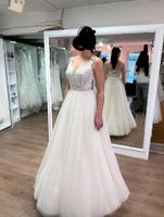 Brautkleid NEU und wunderschön mit Unterrock und Schleier Bayern - Tegernheim Vorschau