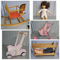 Spielsachen u.a. DDR Schaukelpferd, Puppenbett, Porzellanpuppe, . Sachsen-Anhalt - Gröbzig Vorschau