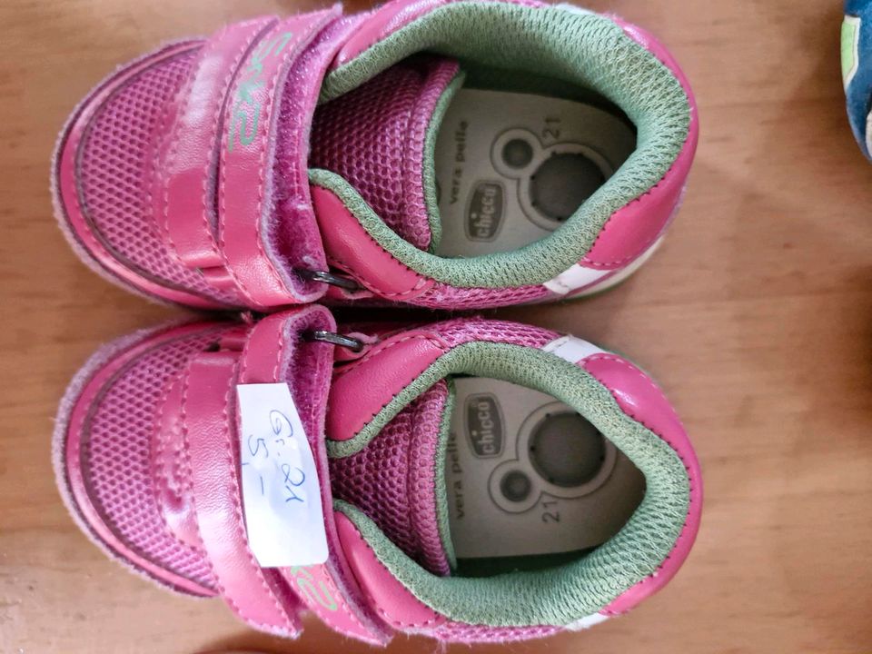 Kinderschuhe, Turnschuhe, Hausschuhe, Crocs, Sandalen 21,23,24,26 in Ehingen Mittelfr