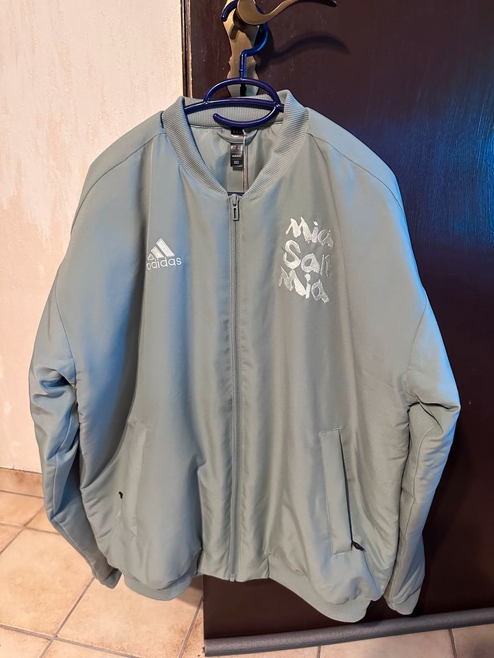 Adidas Herren Bayern München Jacke Neu L in Gangelt