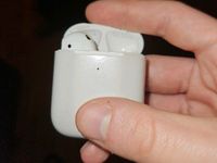 Rechter Airpod mit ladecase Apple airpod Bluetooth Kopfhörer Hannover - Vahrenwald-List Vorschau