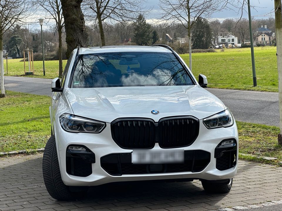 BMW X5 30d M Paket Alpinweiss LASER PANO HUD AHK RFK in Hanau