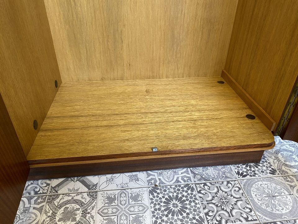 WMK Formschöner, geräumiger und sehr gut erhaltener Mid-Century Kleiderschrank aus 1962 von VEB Heidenau # Schrank Schlafzimmerschrank Wardrobe Wäscheschrank Dominia DDR Rockabilly Vintage 60er 50er in Berlin