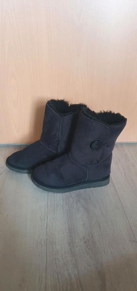 UGG Winter Boots, Winterschuhe,schwarz, Grösse 34 in Magdeburg