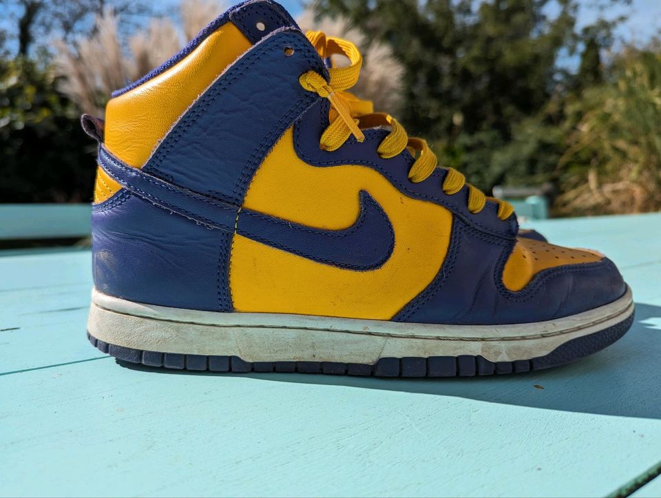 Nike Dunk High Lakers in Emmering