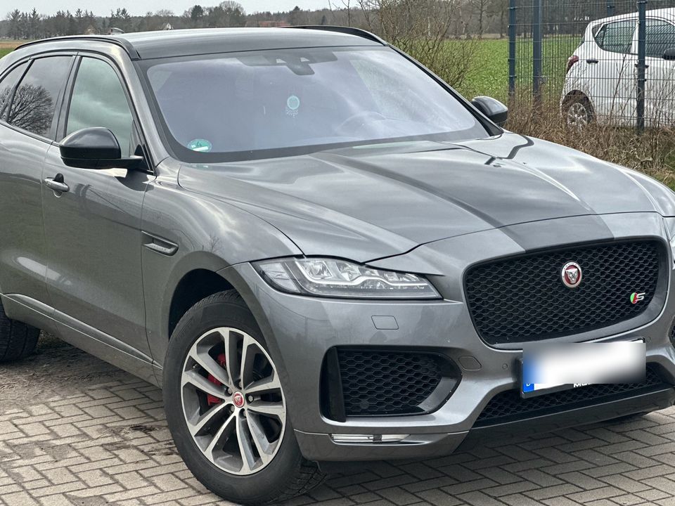 Jaguar F Pace sehr gepflegtes Fahrzeug. in Oldenburg