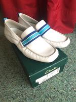 Neue Clarks flexible Leder Schuhe Mokassin weiß Gr.41-42 Baden-Württemberg - Wilhelmsdorf Vorschau