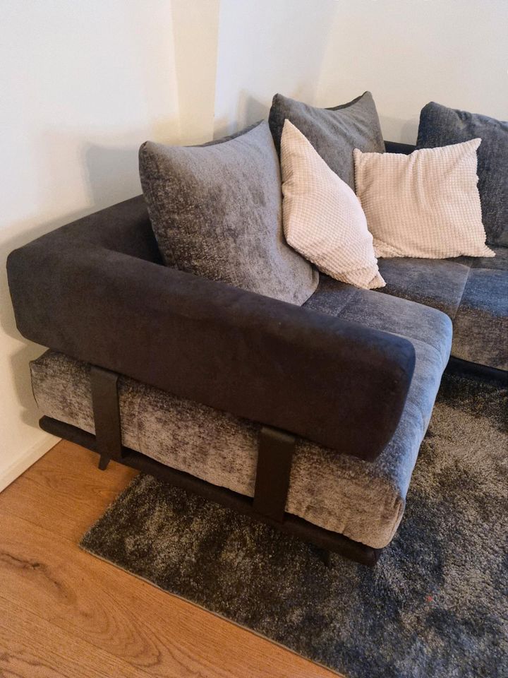 Mömax Couch Sofa Eckcouch wie neu in Frankfurt am Main