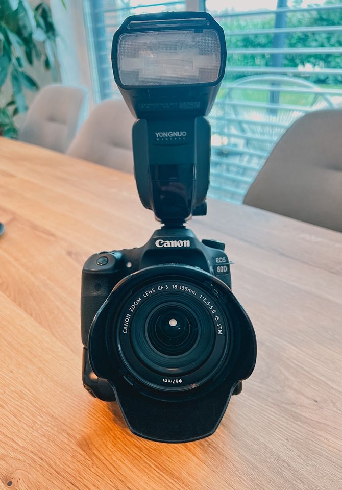 Canon eos 80d mit Zubehör in Bakum