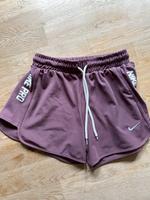 Shorts Nike Sporthose lila Größe S Niedersachsen - Wunstorf Vorschau