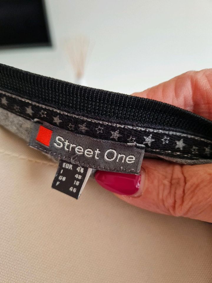 Street One Shirt Neuwertig 44 in Saarbrücken