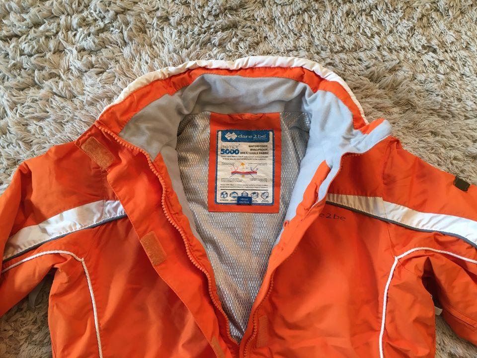 neuwertige Winterjacke / Anorak, Marke Date2be, orange, Gr. 152 in Bonn