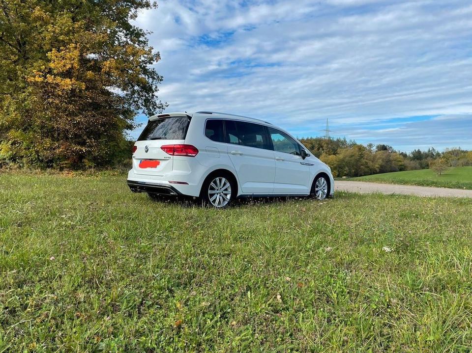 Volkswagen Touran 2.0 TDI SCR DSG Highline Highline  7 Sitz in Edenkoben