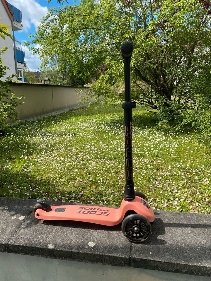 Scoot and Ride Highway Kick 3 LED Tretroller in Peach in Bergisch Gladbach