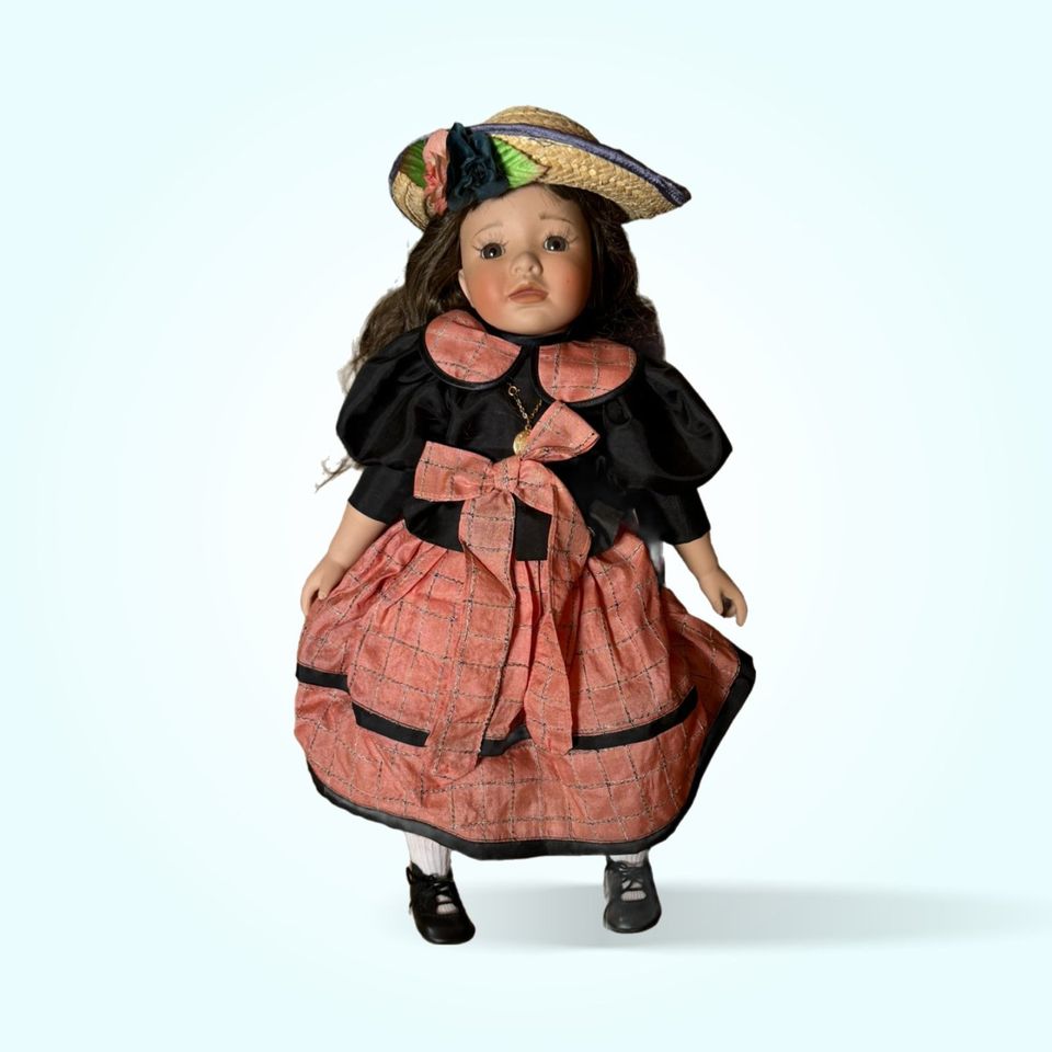 Puppe Porzellan Pupenmädchen Barbara in Salching