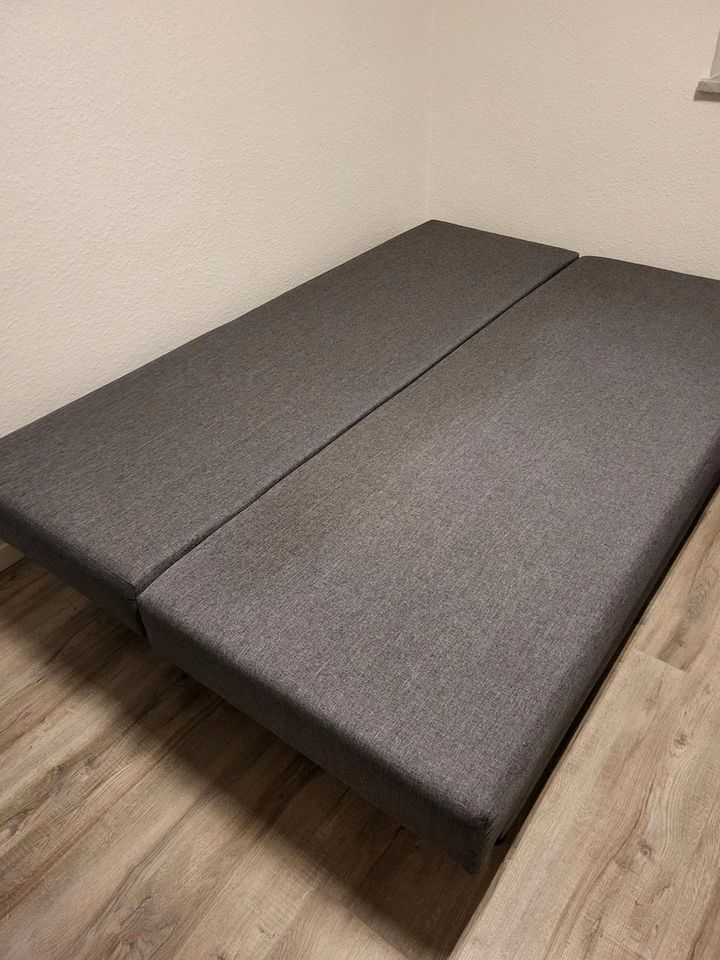 Biete Kleines Schlaf Sofa an in Grau in Reichenbach (Vogtland)