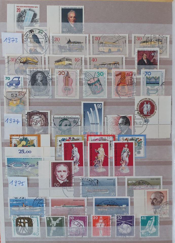 Briefmarken Berlin 1948-1989, gestempelt, unvollständig im Album in Eschborn
