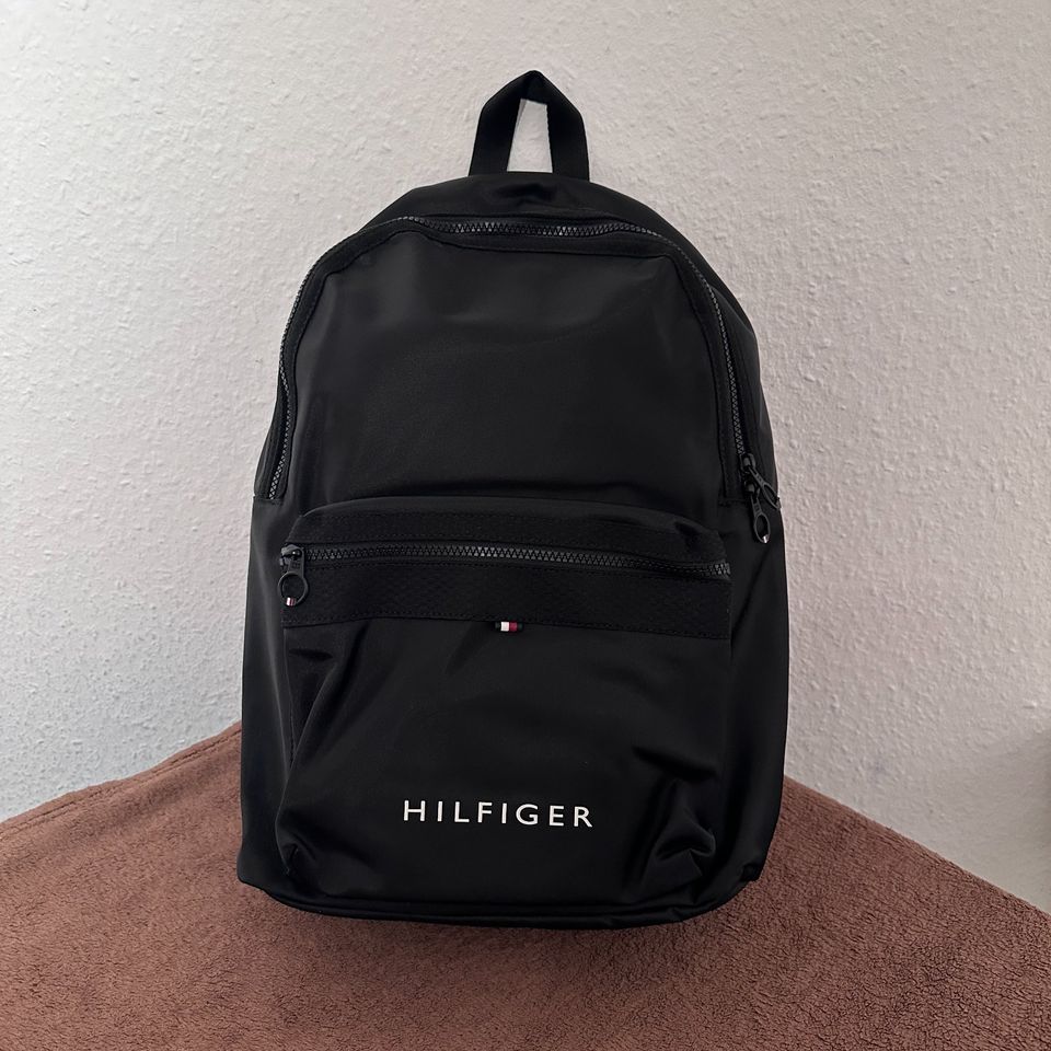 Tommy Hilfiger Rucksack Schwarz NEU in Lehrte