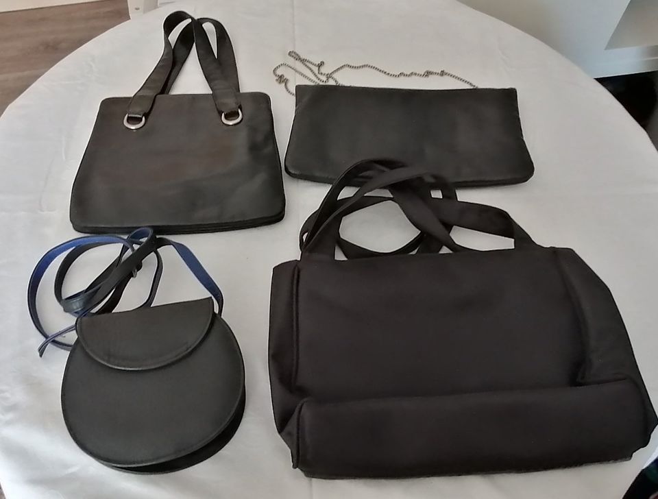 4 Handtaschen – kaum genutzt  - 3xschwarz, 1xdunkelblau in Mülheim (Ruhr)