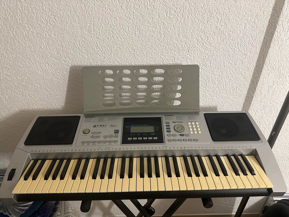 Keyboard mit Keyboardständer in Heilbronn